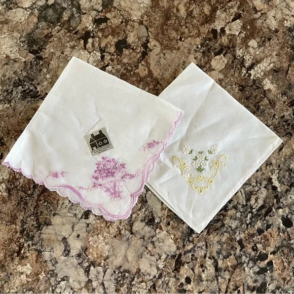 Vintage Embroidered White Cotton Handkerchiefs with Floral Accents Victorian - Picture 2 of 7
